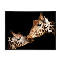 DesignArt 'Затвори на две жирафи што се бакнуваат со ii' фарма куќа врамена платно wallидна уметност печатење